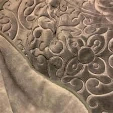 پتو گلبافت طرح گل برجسته تک رنگ - رنگ قهوه ای