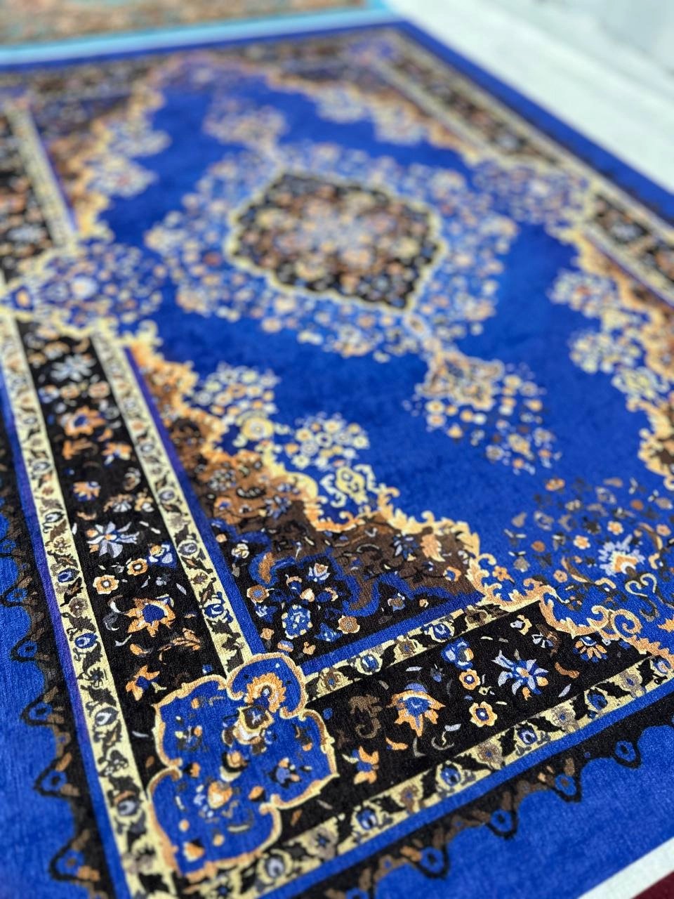 فرشینه مخمل شانل ترک طرح ترنج کد ۷۰۶