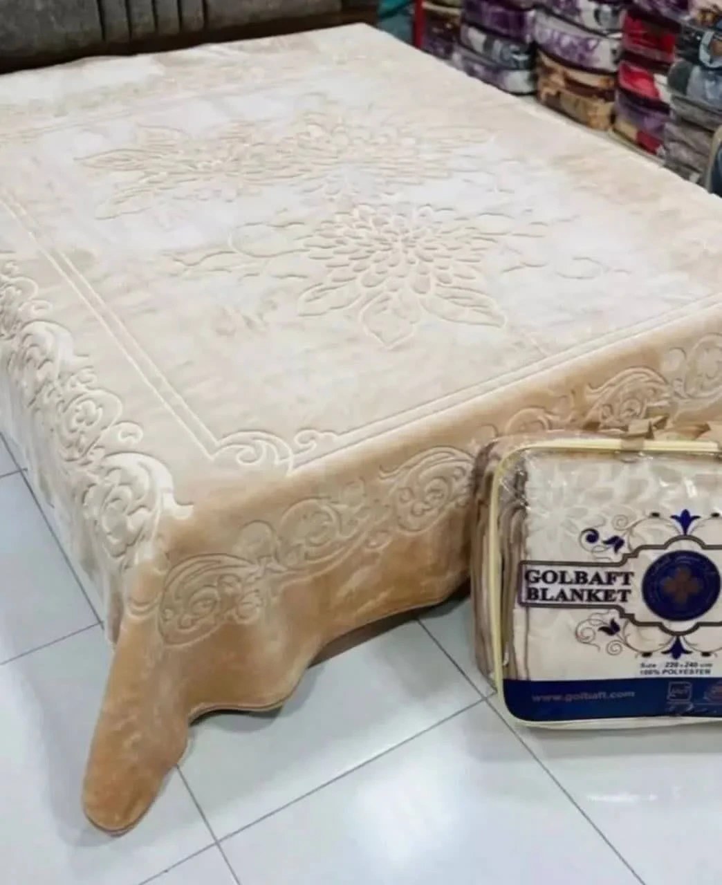 پتو گلبافت طرح گل برجسته تک رنگ- رنگ کرم