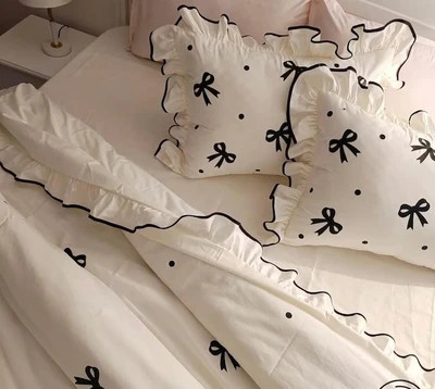روتختی چین دار فولدر یک رو چاپی پینترستی شیک و کیوت (جنس نخ میکروتنسل) مدل پرنسسی طرح پاپیون مشکی زمینه سفید